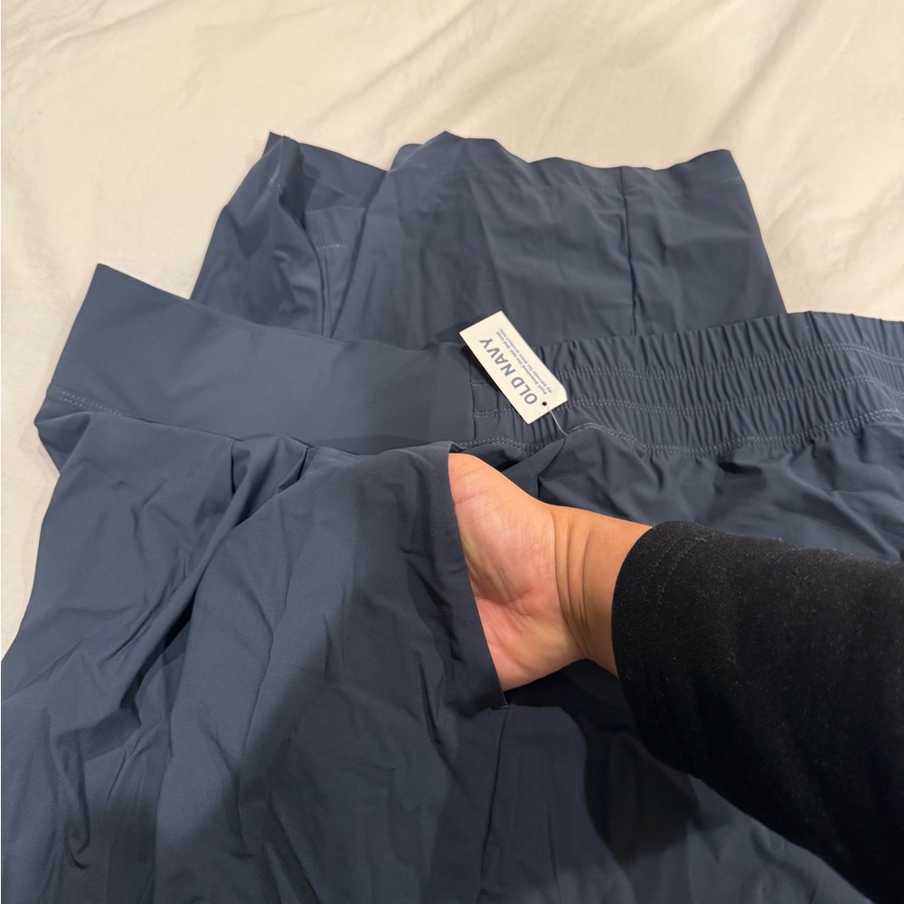 Old Navy Wide-Leg Pants - Picture 2 of 5
